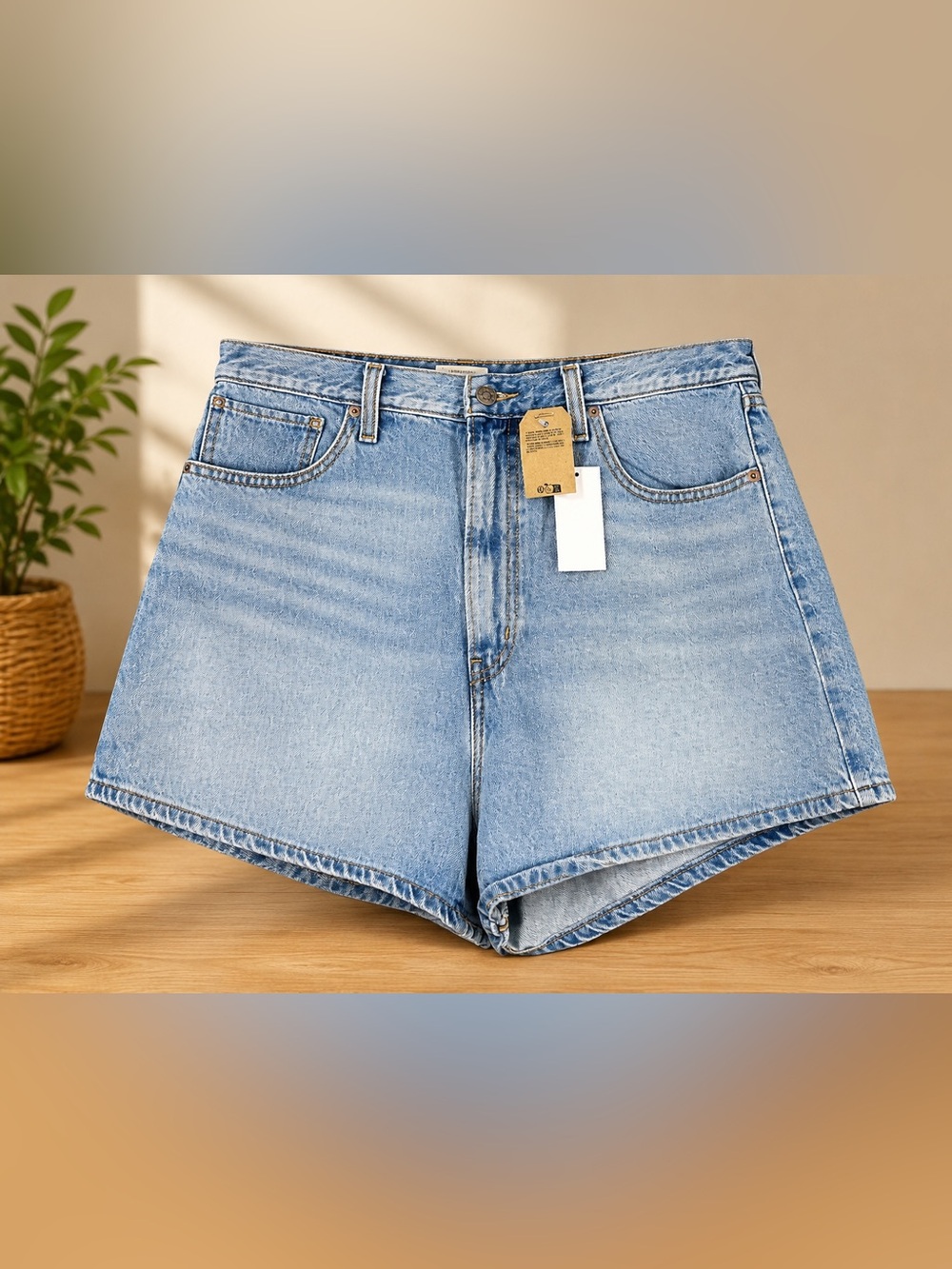 NWT Levi’s shorts denim